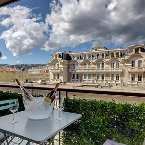 https://friendly-designed-apartment-in-the-golden-square.fr-provencehotel.com